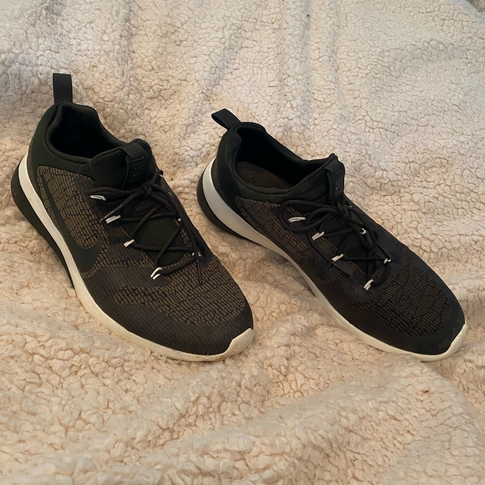 Nike shoes - Army Green size 9.5 - Picture 2 of 3